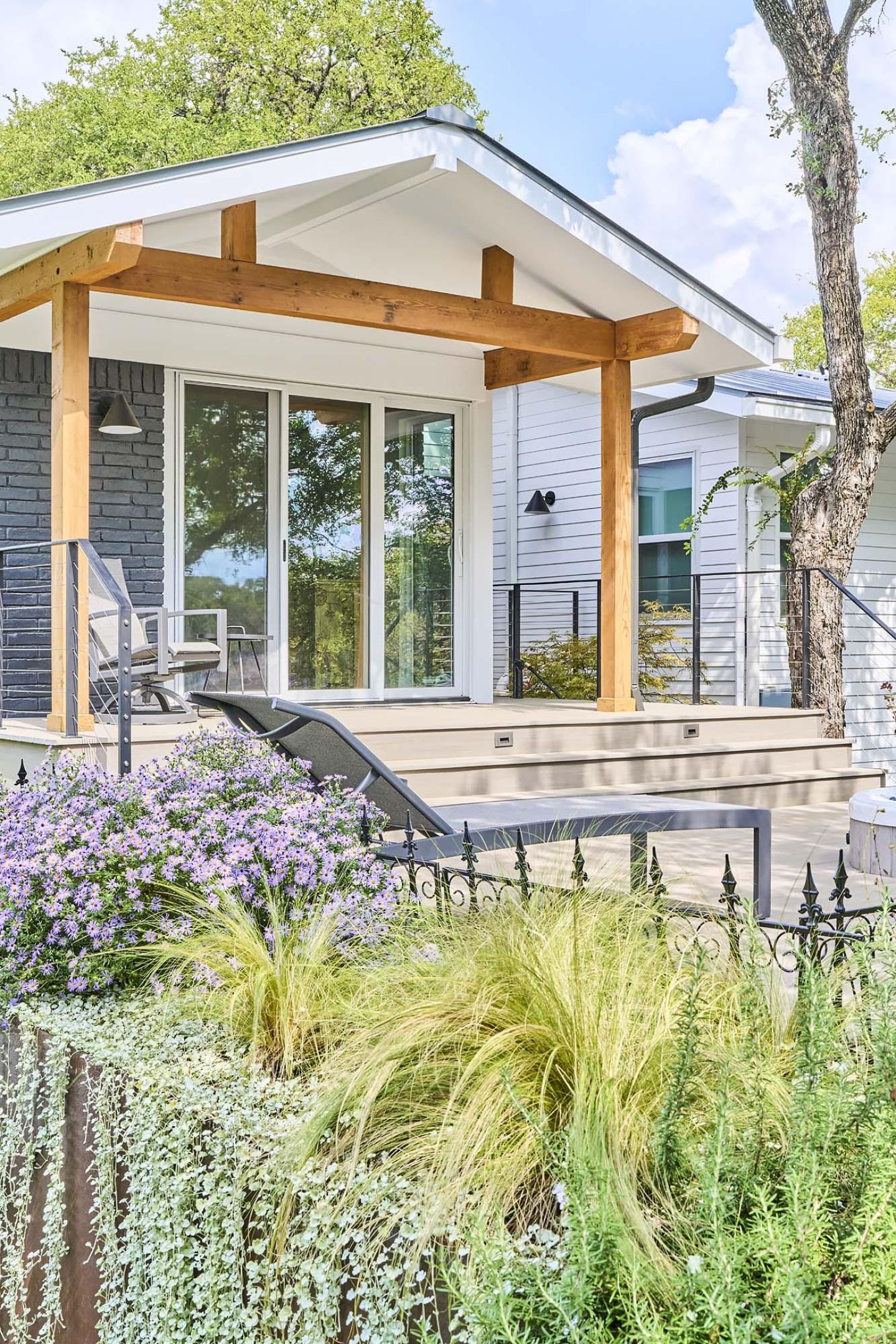 Mid century ranch style exterior 0009